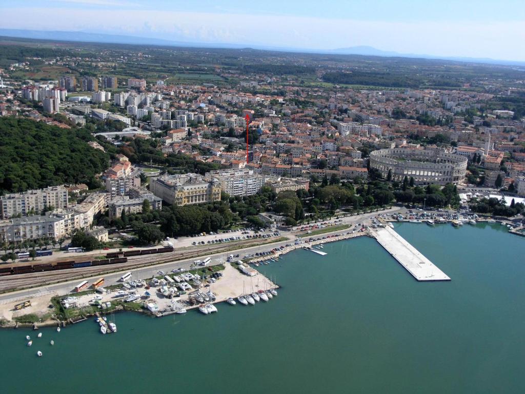 Apartment Pula Center - Near The Central Bus Station Esterno foto