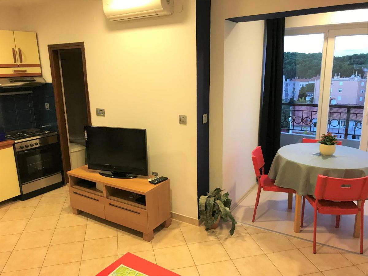 Apartment Pula Center - Near The Central Bus Station Esterno foto
